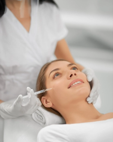 smiling-woman-injection-filler