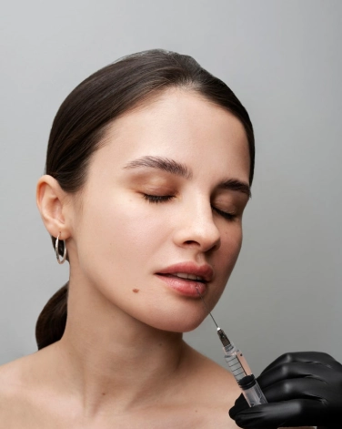 smiling-woman-injection-filler2